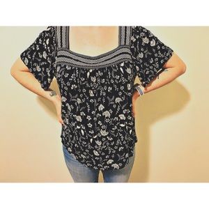 Lucky Brand flutter sleeve top